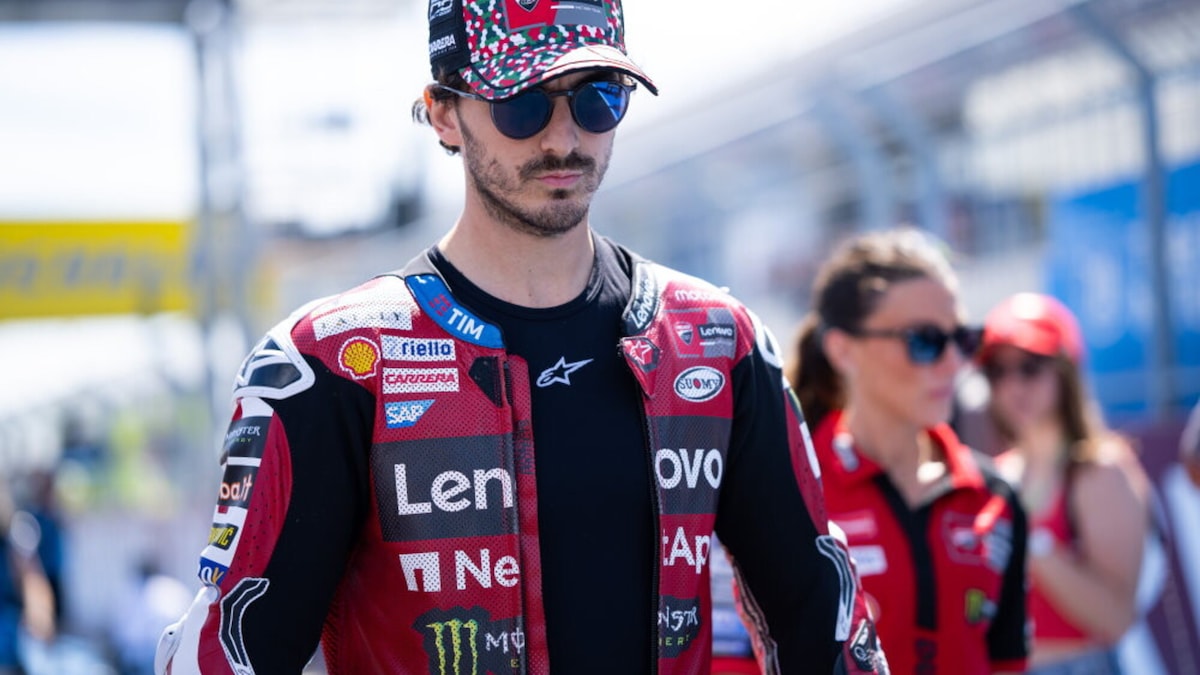Bagnaia: "Non giocherò mai a poker con Marc. Il podio? Non so perché sono qui”"
