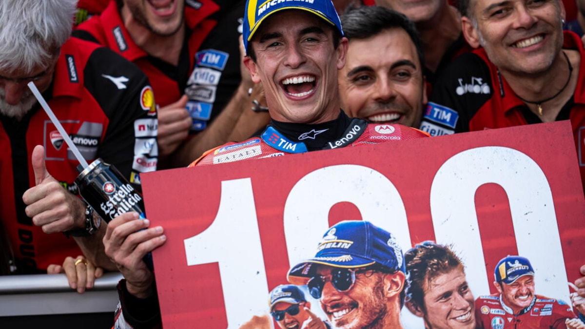 MotoGP, discussione tra Marc Marquez e Tardozzi: "Io con te non sono mai tranquillo"