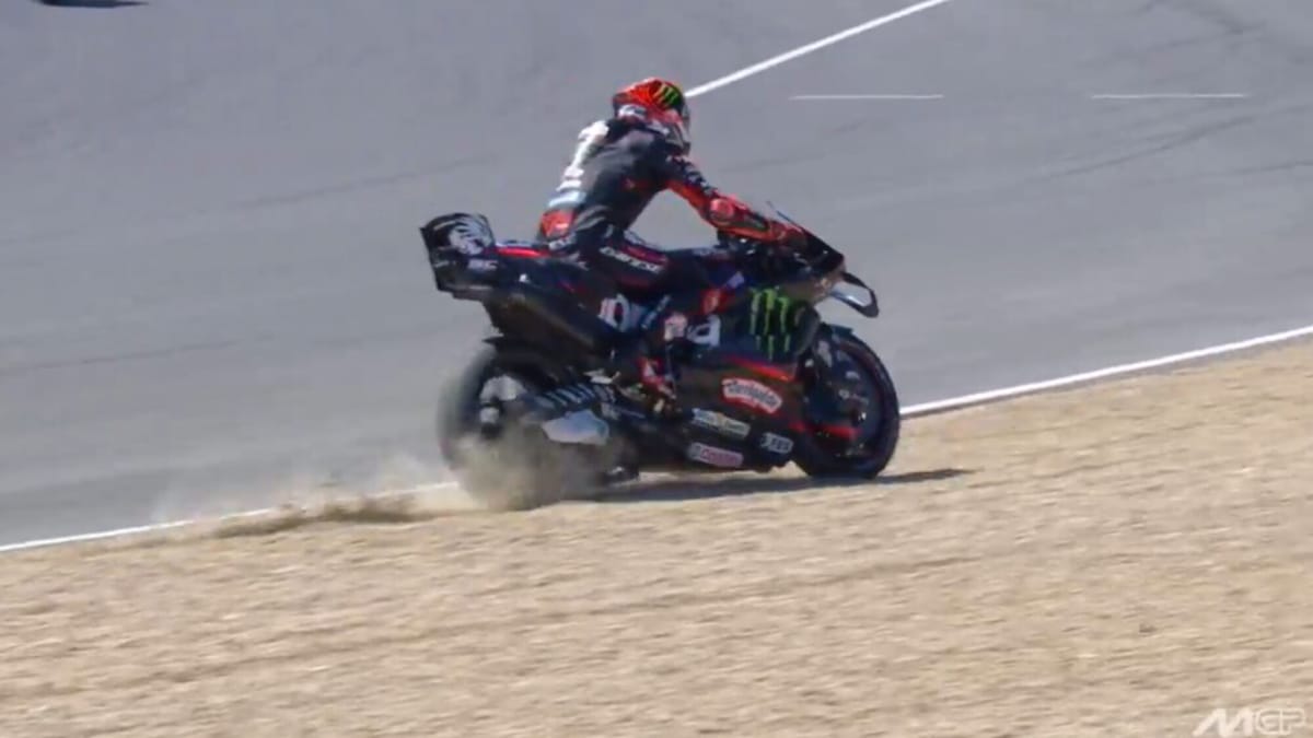 MotoGP, va lungo Bezzecchi che rischia per un pelo di prendere le barriere