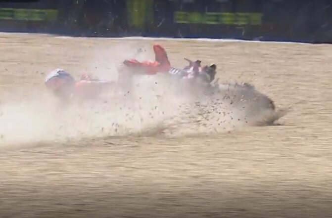 MotoGP, sciocca caduta di Marc Marquez: finisce in maniera brusca nella ghiaia