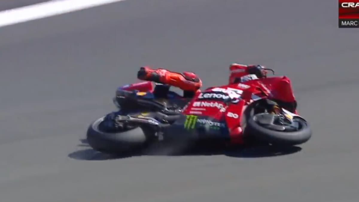 MotoGP, brutta caduta di Marquez: Ducati distrutta