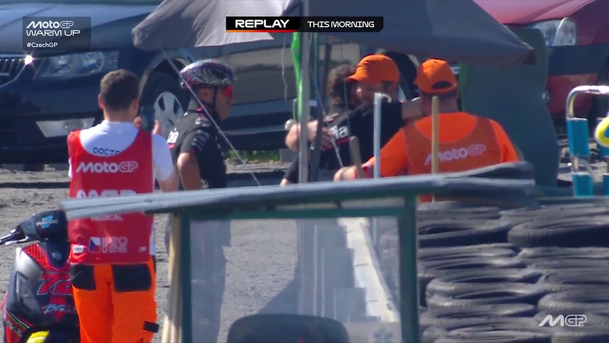 MotoGP Brno, le lacrime di Bezzecchi: si scusa col marshall