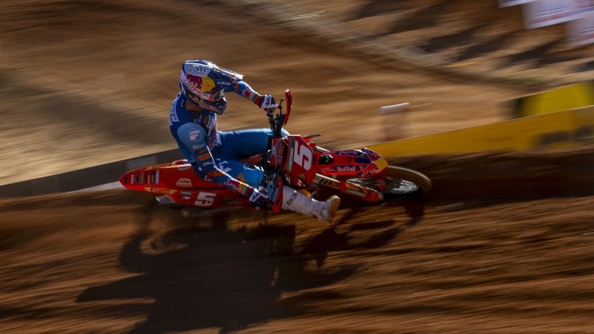 MXGP del Portogallo: vittoria col brivido per Lucas Coenen