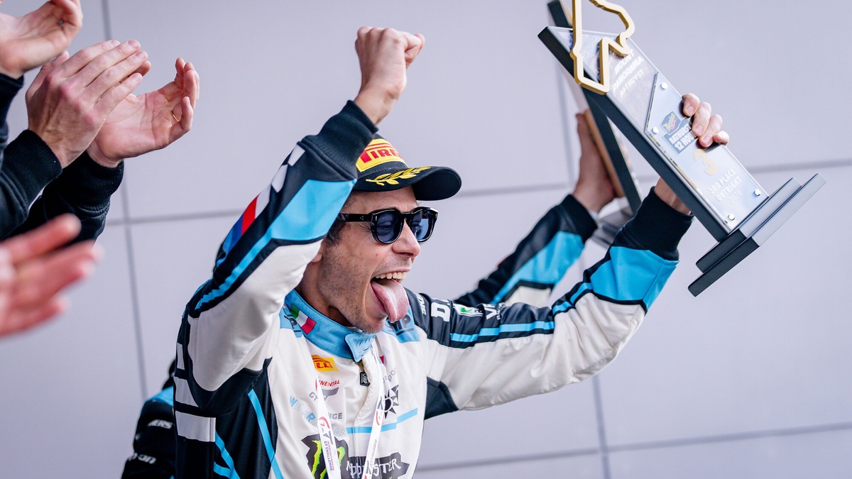 Valentino Rossi sarà a Goodwood: guiderà una BMW V12 LMR