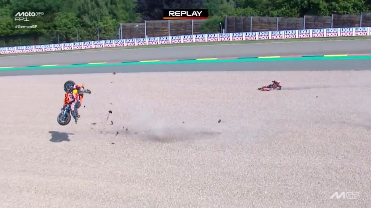 MotoGP, caduta ad alta velocità per Vinales: moto distrutta