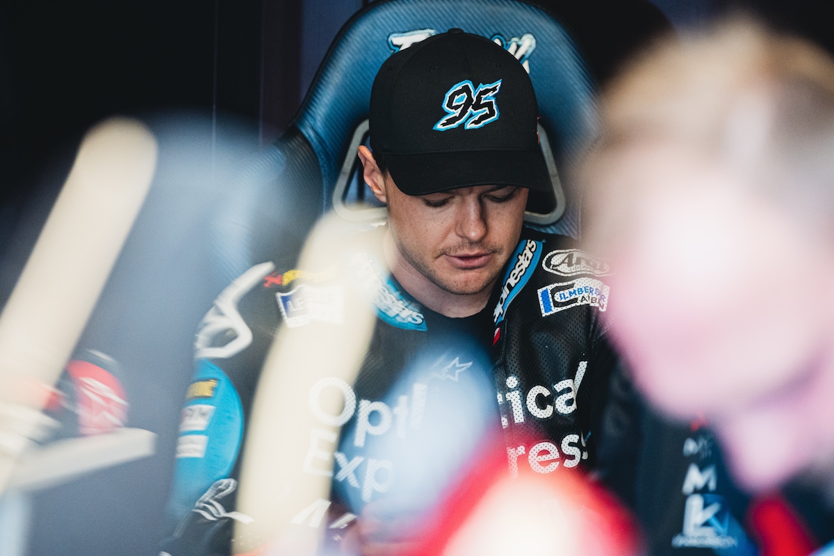 SBK di Donington finita per Mackenzie: commozione cerebrale e fratture per Tarran