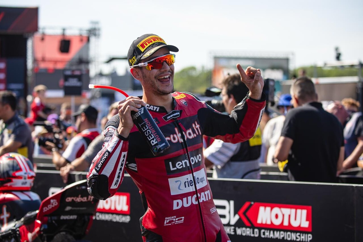 SBK Donington, Iker Lecuona: "Nell'ultimo giro ho iniziato a urlare, non avevo mai vinto in un mondiale"