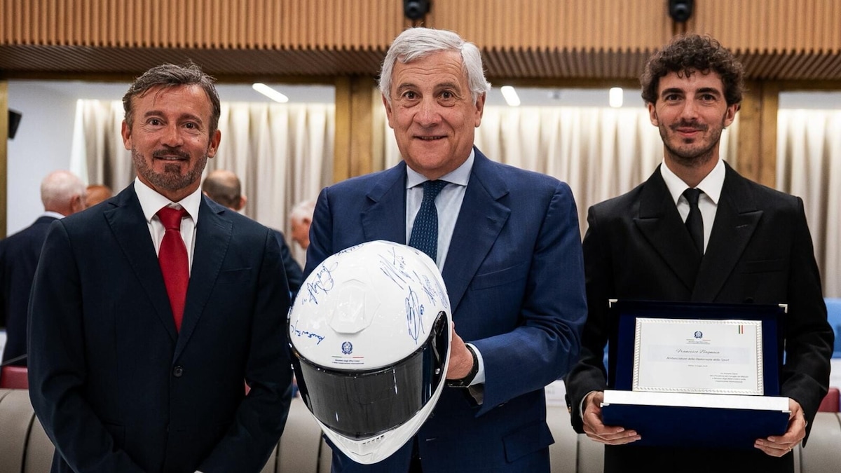 I grandi campioni del motociclismo premiati dal Ministro degli Esteri Antonio Tajani