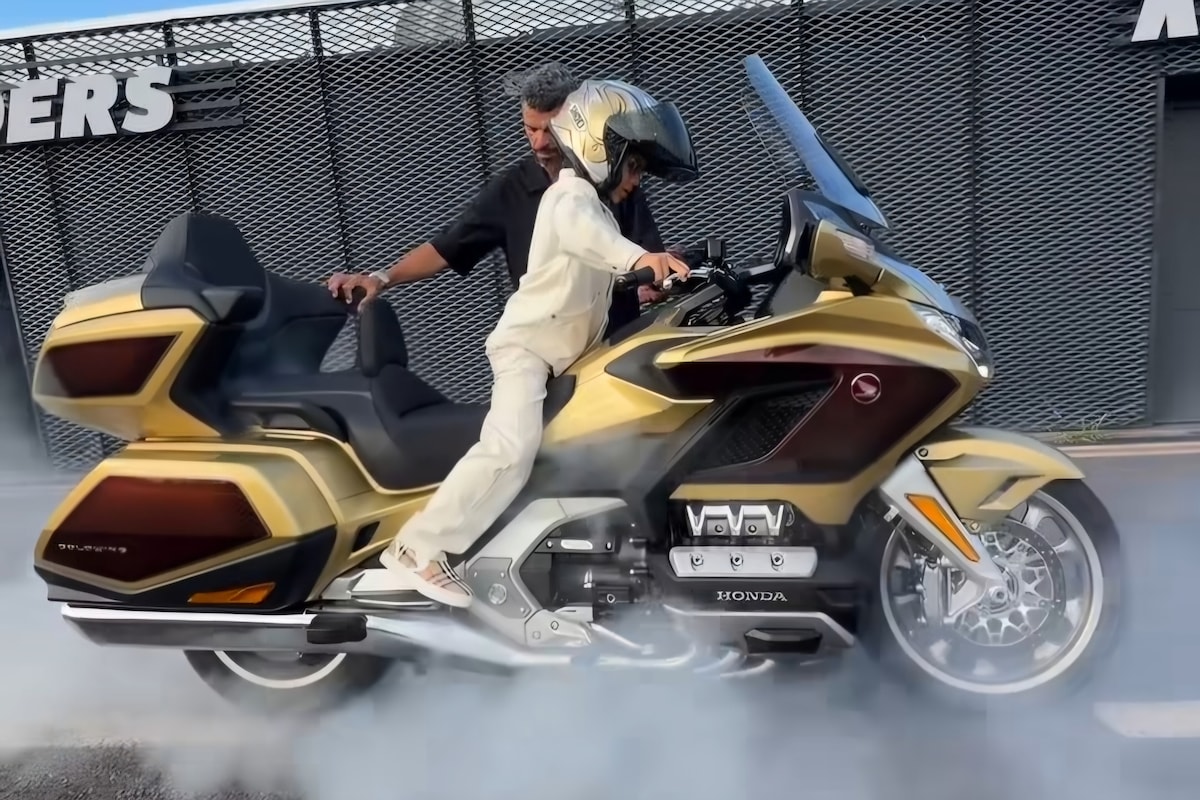 Burnout e pieghe con una Gold Wing a 6 anni: l'ennesima pazzia di Zayn (e Kenan) Sofuoglu
