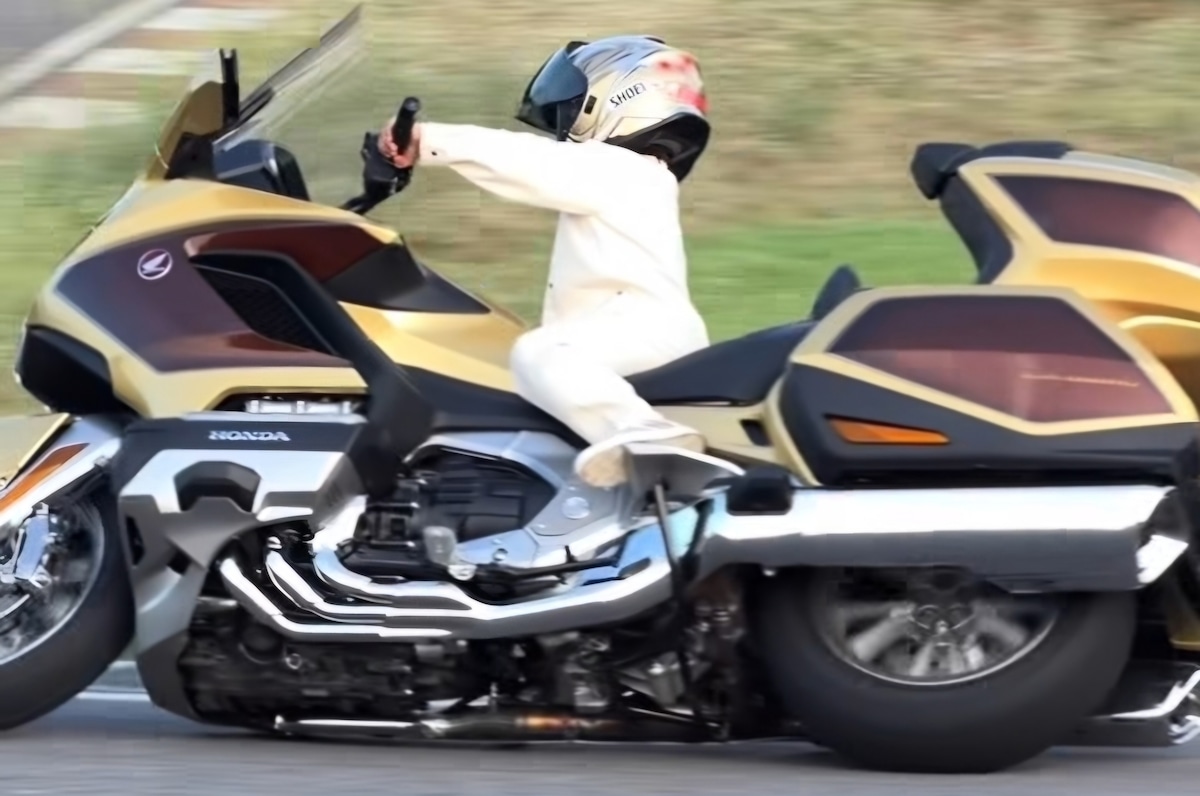 Burnout e pieghe con una Gold Wing a 6 anni: l'ennesima pazzia di Zayn (e Kenan) Sofuoglu