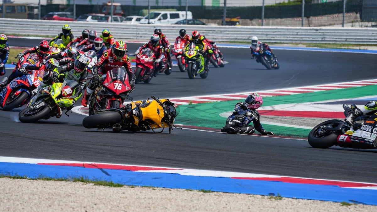 CIV SBK, scivolata e spavento per Delbianco al via  Gara 2