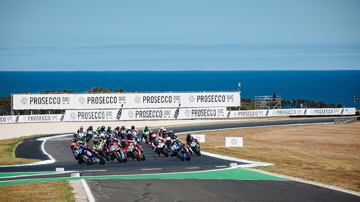 Da Phillip Island a Donington: le avvincenti immagini della Supersport 2026