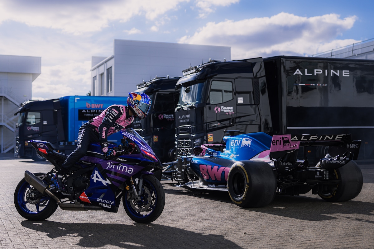 Dalla MotoGP alla F1: visita alla sede Alpine per Miller e Razgatlioglu