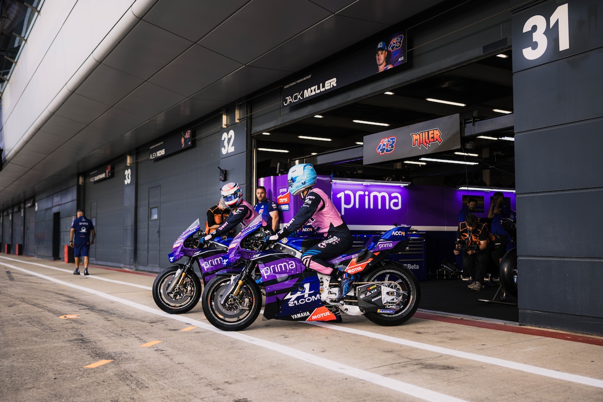 Dalla MotoGP alla F1: visita alla sede Alpine per Miller e Razgatlioglu
