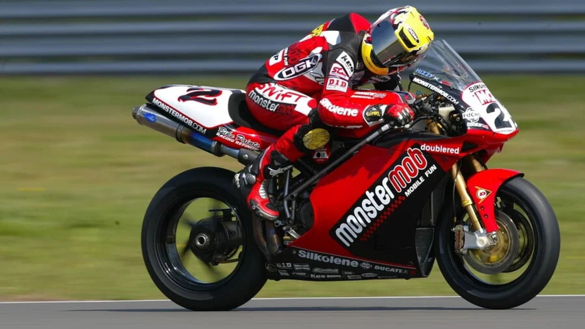 La Ducati 998RS di Steve Hislop in vendita: nel 2002 fu più veloce della MotoGP a Donington