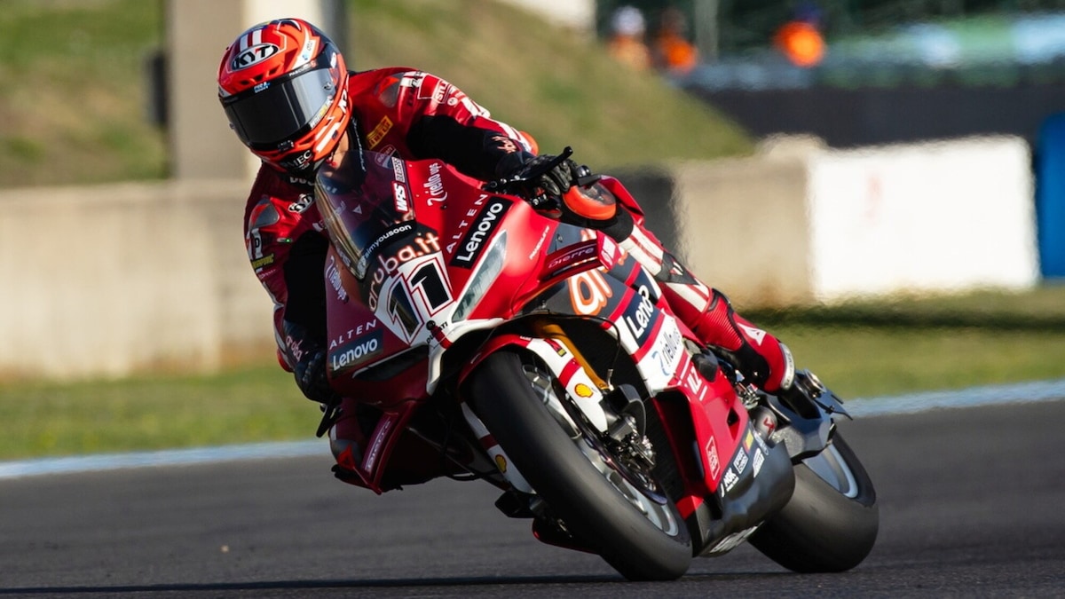 SBK Magny-Cours, nemmeno la bandiera rossa ferma Bulega: vittoria numero 24