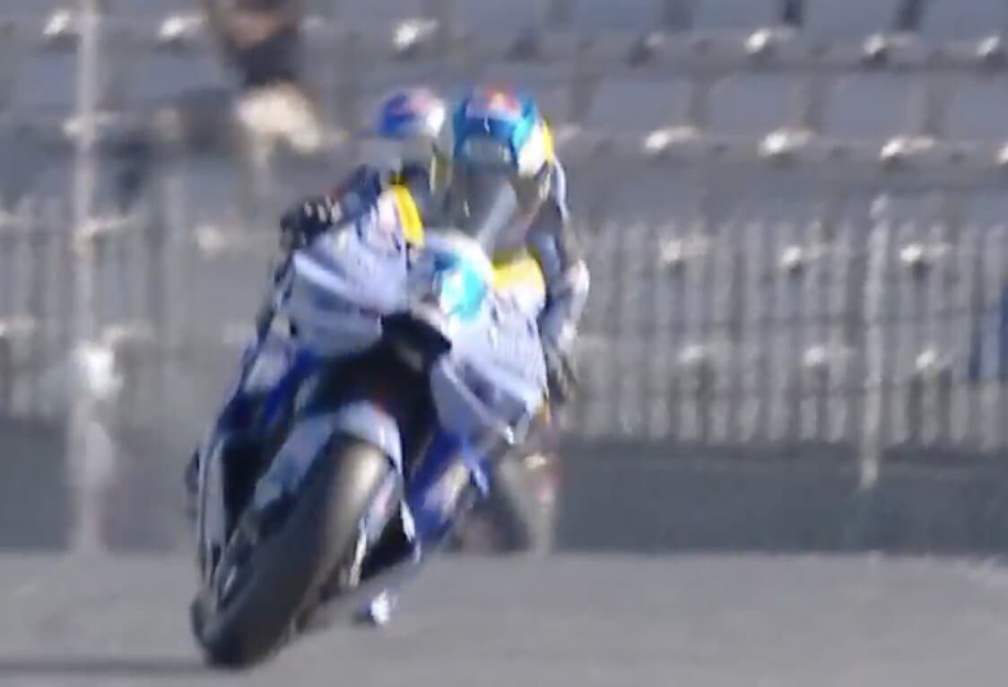 Alex Marquez a terra... in rettilineo! La sequenza della caduta
