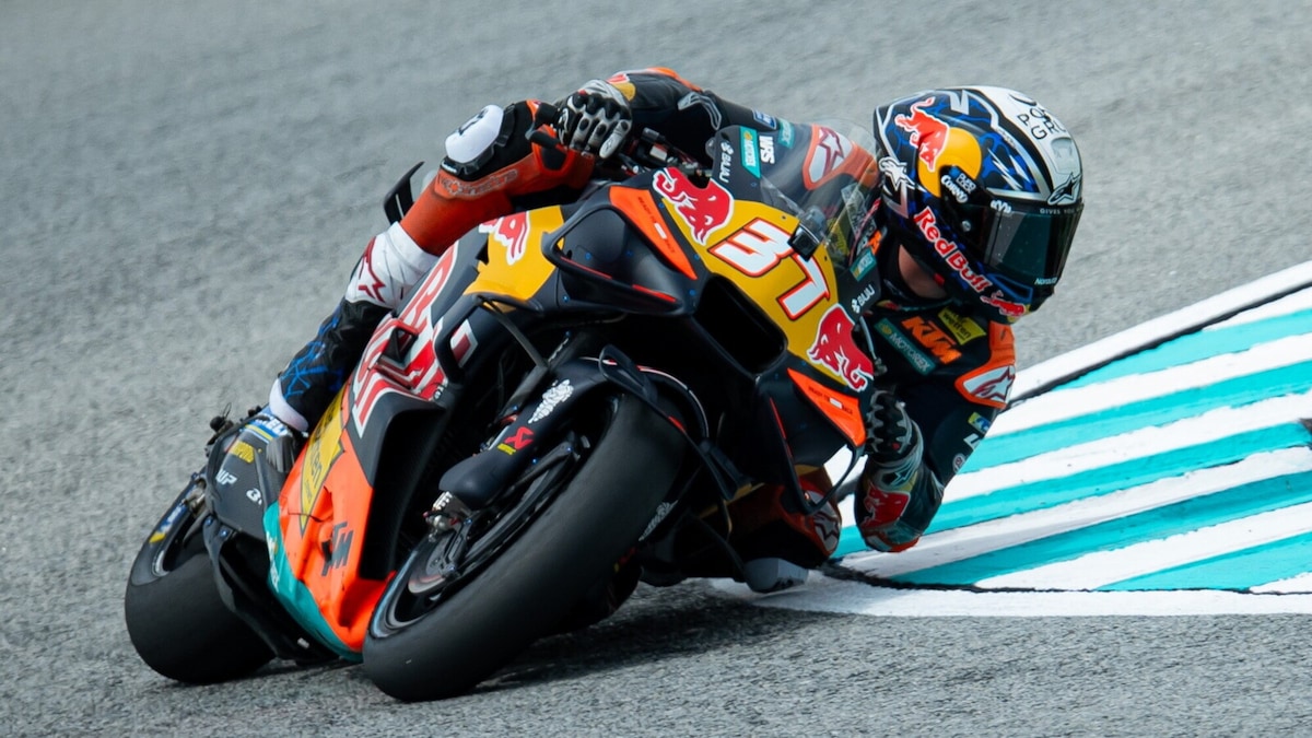 Acosta vince una Sprint complicata dalla pioggia a Sepang, 3° Bezzecchi