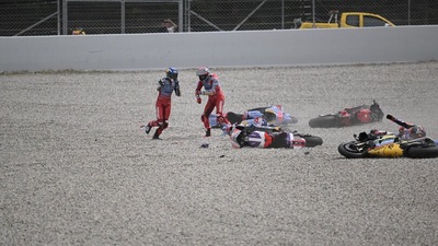 GP Barcellona, lo scontro della prima curva