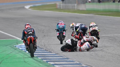 Moto3, GP Thailandia: Furusato in Top 5 dopo un arrivo... col botto