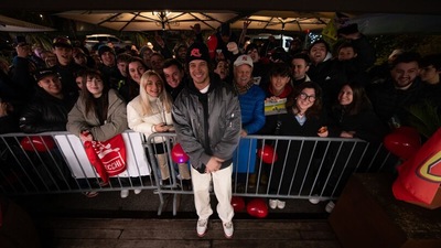 Bezzecchi celebrato dal suo fan club e da... Rivola: le immagini della festa