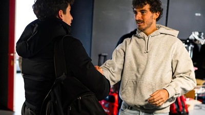 MotoGP 2025, l'incontro in Ducati tra Bagnaia e Marquez per lo shooting