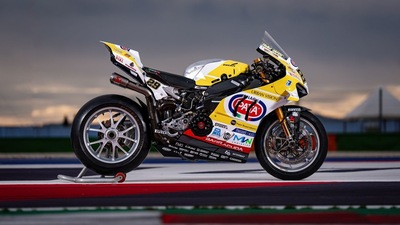 SBK: ecco la Panigale V4R di Iannone e Go Eleven
