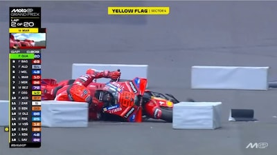 MotoGP caos a Silverstone, Alex e Marc Marquez a terra nel primo giro