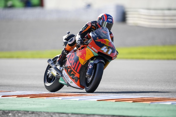 Moto2 Valencia, gara: Binder su Luthi. Manzi è quarto