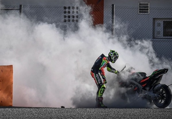 Test Valencia: Aprilia in fiamme, grande spavento per Iannone