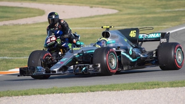 "Scambio" Rossi- Hamilton: ecco le FOTO della giornata in pista