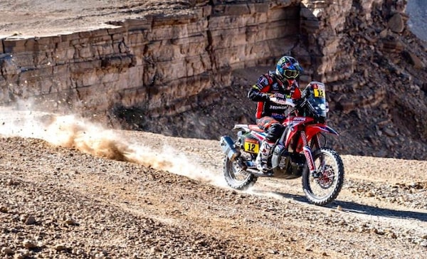 Vento e sabbia alla Dakar: Barreda vince anzitempo