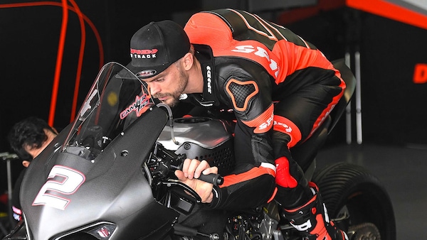 SBK, Camier: “La spalla sta peggiorando, test rimandati”