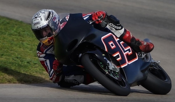Marquez torna in moto ma la spalla ancora non è a posto