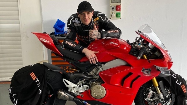 Ducati: Redding stupisce a Valencia con la Panigale V4 S