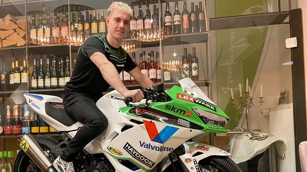 Tom Booth-Amos passa alla Supersport 300