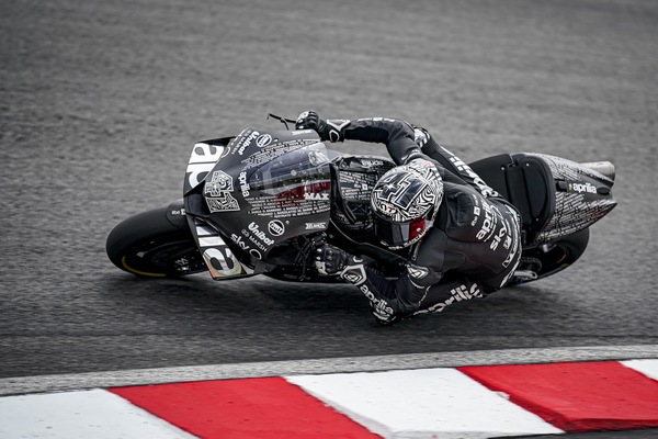 Test Sepang, Espargarò: “Nelle curve lente perdiamo da Ducati e Honda”