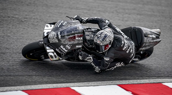 Test Sepang, Espargarò: “Nelle curve lente perdiamo da Ducati e Honda”