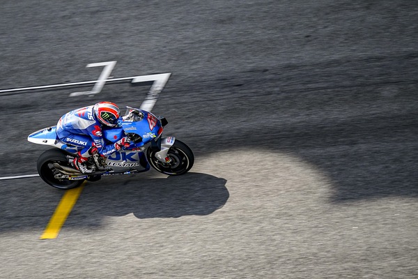 MotoGP 2020, Rins: “In Qatar avremo anche noi il dispositivo holeshot”