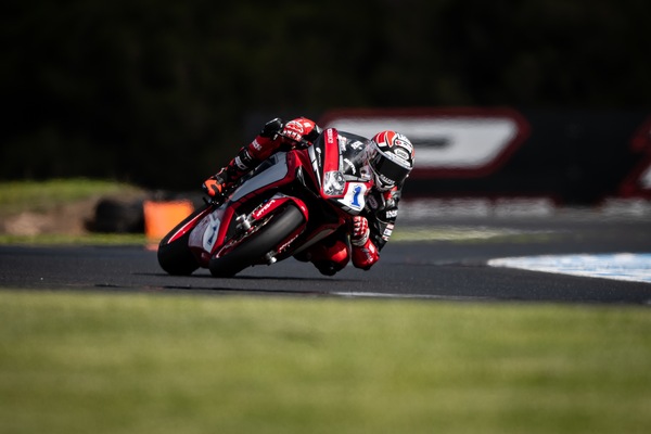 SSP, Phillip Island: Krummenacher in testa nelle prove libere