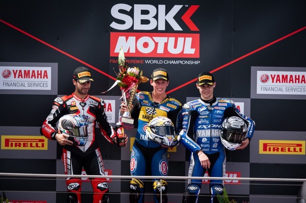 SSP: doppietta azzurra a Phillip Island con Locatelli dominatore