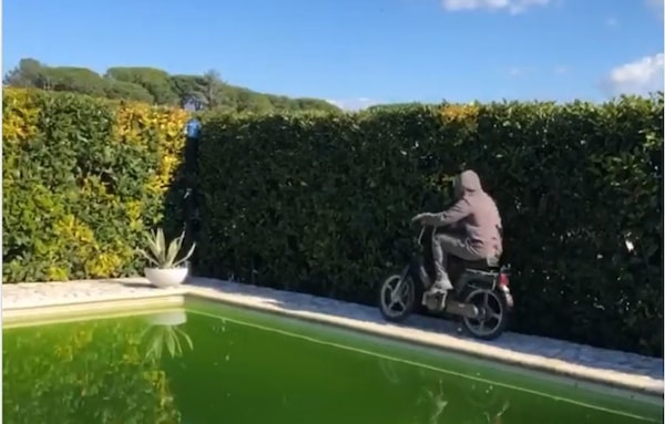 #IoRestoACasa: hot lap per Michel Fabrizio in giardino - VIDEO
