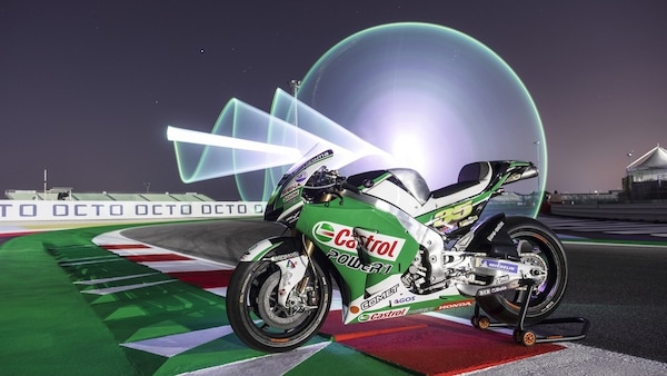 C’è una MotoGP tra le foto in vendita per aiutare Brescia