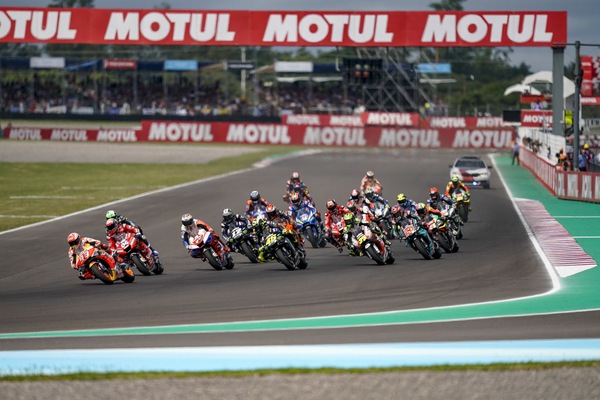 GP social d'Argentina: vince Marquez davanti a Dovi e Rins
