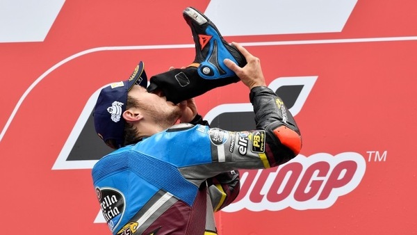 MotoGP, Assen 2016: Miller vince e viene multato per lo shoey