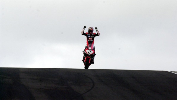 Venti anni fa: Aprilia con Corser vincente in SBK per la prima volta