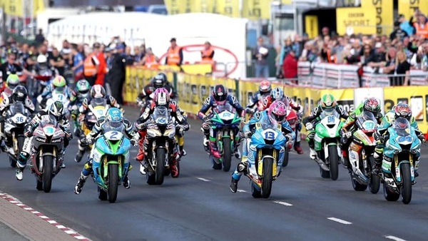 Si arrende la North West 200: gare rinviate al 2021