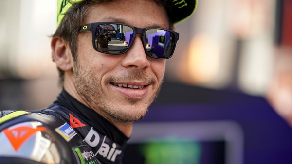 All’asta un casco di Valentino Rossi autografato