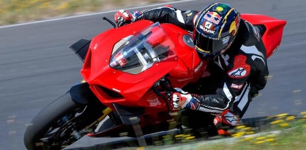 Zarco torna in pista “con la Regina delle moto stradali”