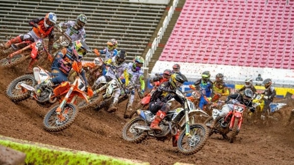 7 gare in un mese, è iniziata la maratona AMA Supercross